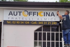 Insegna_Almici_montaggio
